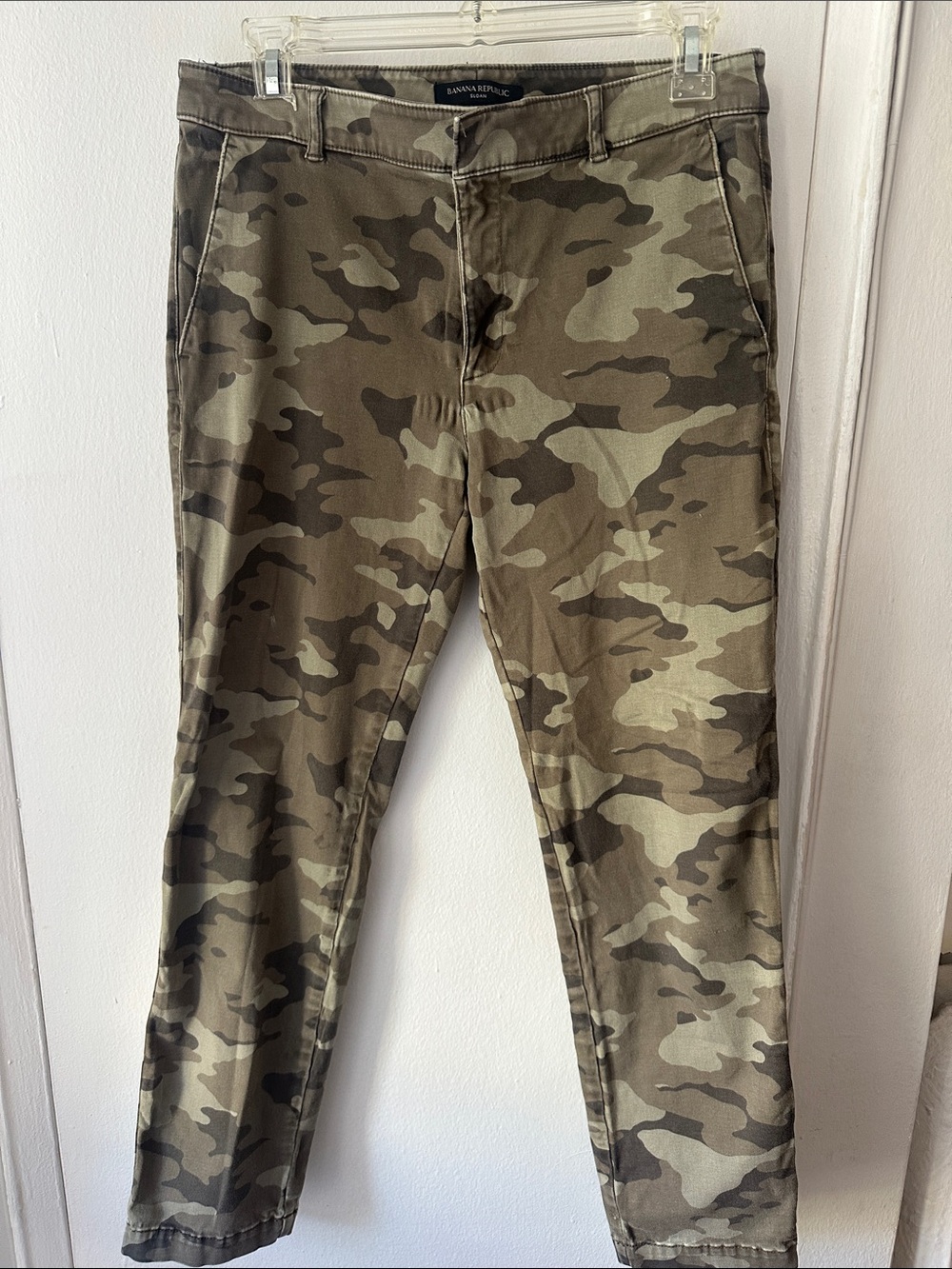 Banana Republic Wonen’s Green Camo Stretch Chino Cropped ‘Sloan’ Pants - sz 6